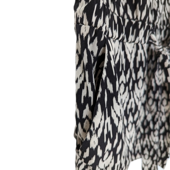 Ikat Print Black/ Cream Geometric V Neck Tank Drawstring Waist Romper- sz S - Picture 3 of 5